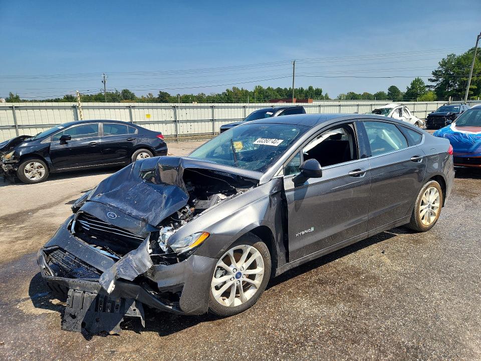 Photo 1 from auction – 2019 FORD FUSION with VIN 3FA6P0LU0KR151899