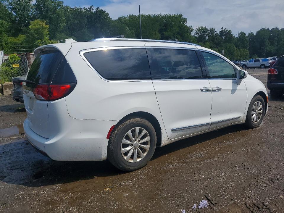 Photo 3 from auction – 2019 CHRYSLER PACIFICA with VIN 2C4RC1BG0KR554436