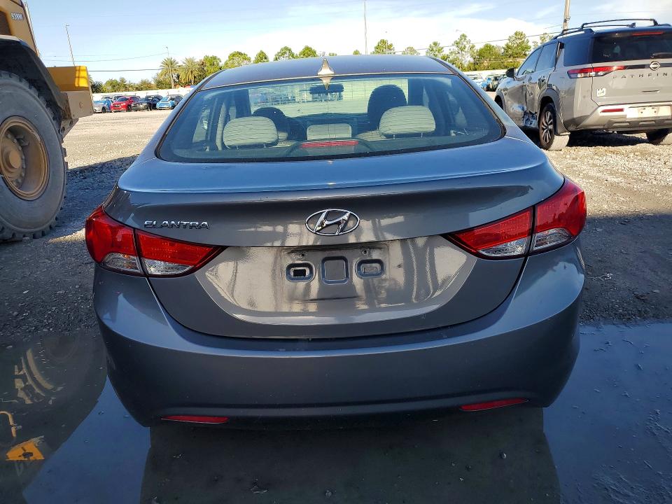 Снимка 6 от търг – 2013 HYUNDAI ELANTRA с VIN 5NPDH4AE6DH306771