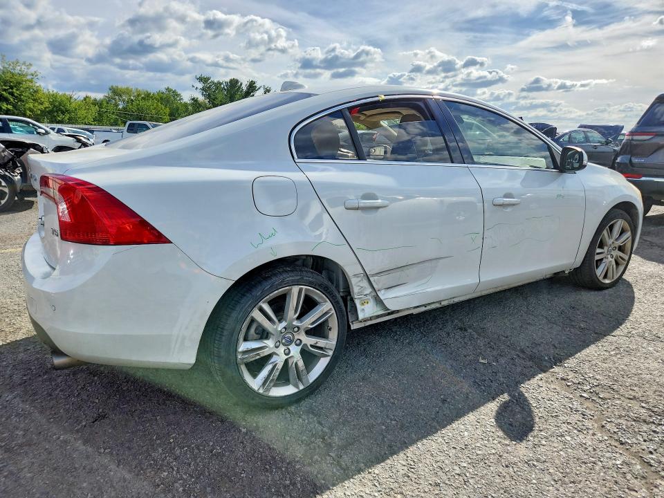 Photo 3 from auction – 2013 VOLVO S60 with VIN YV1612FS1D2185658