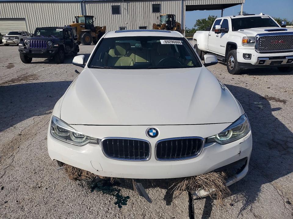 صورة رقم 5 من المزاد - 2016 BMW 328 مع VIN WBA8E9G51GNT43971