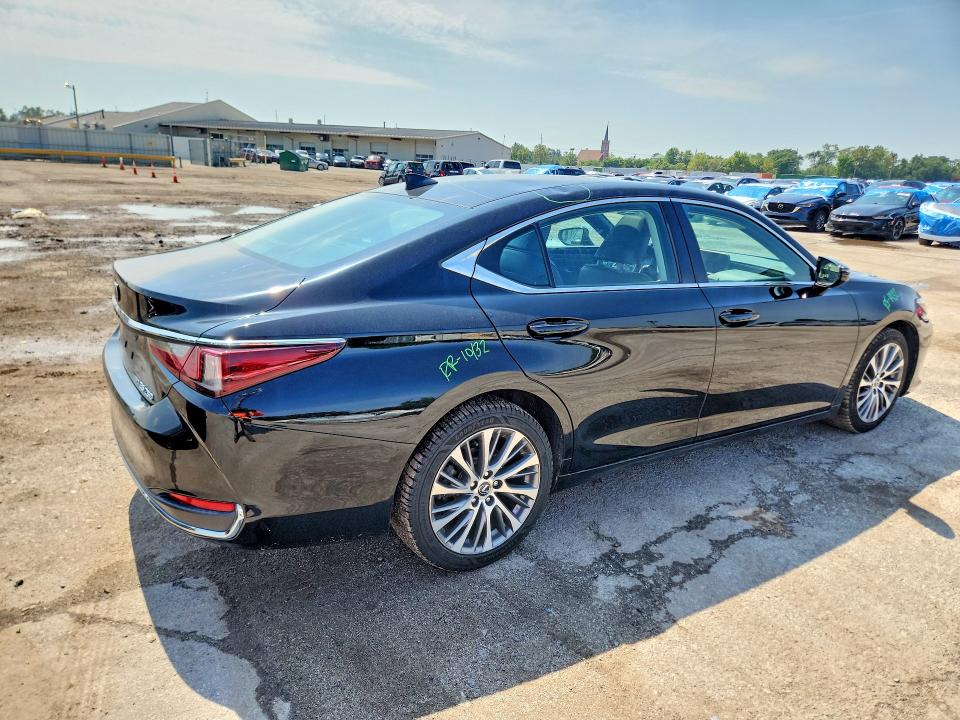 Photo 3 from auction – 2021 LEXUS ES 250 with VIN 58AD11D11MU007761