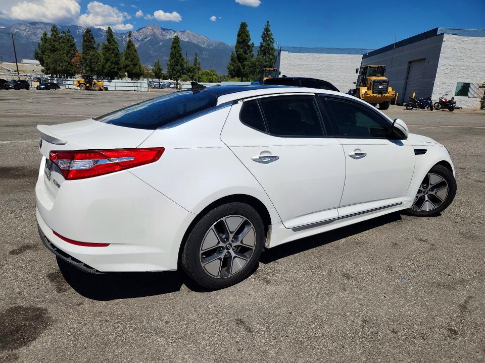 Photo 3 from auction – 2013 KIA OPTIMA with VIN KNAGM4ADXD5038658