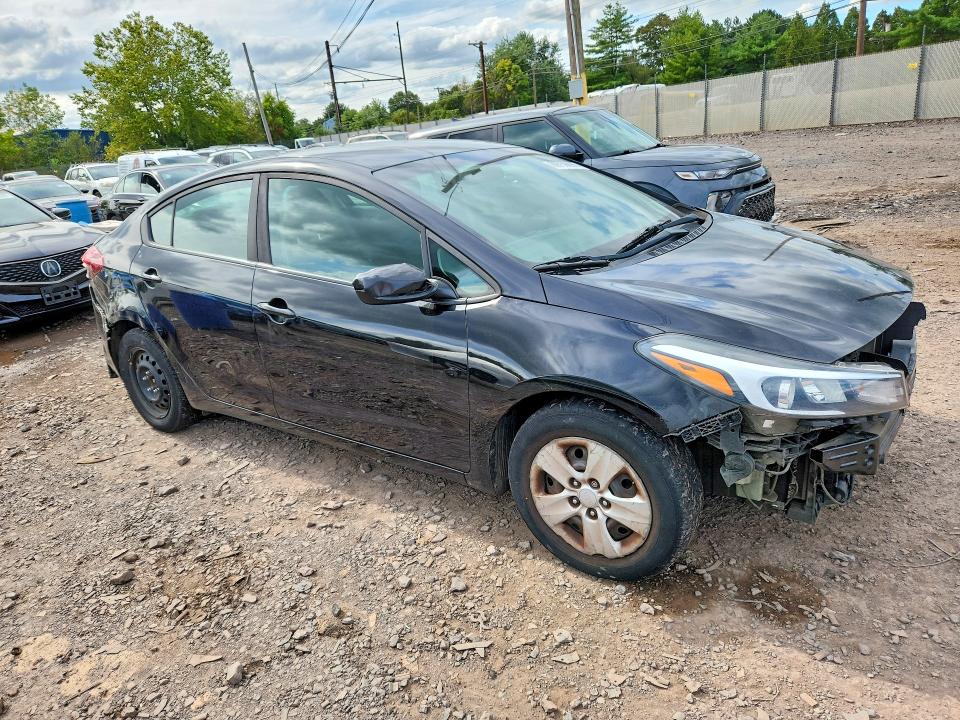 Foto 4 de la subasta – 2018 KIA FORTE con VIN 3KPFK4A73JE271876