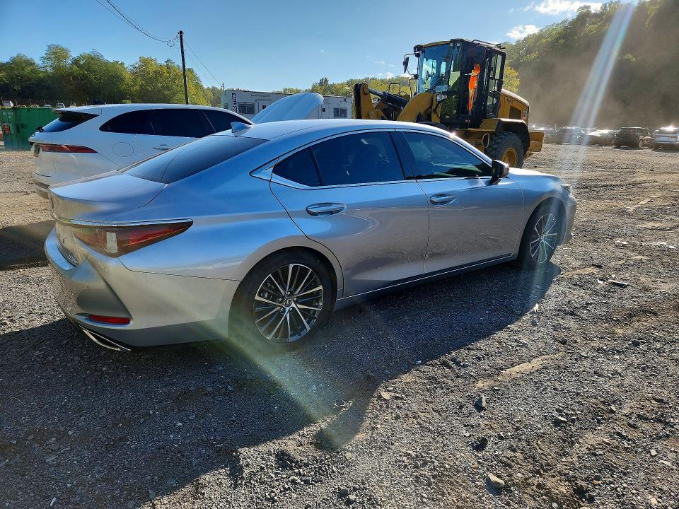 Photo 3 from auction – 2025 LEXUS ES 350 with VIN 58ADZ1B18SU202796