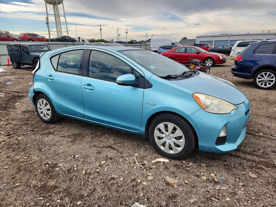 Zdjęcie 4 z aukcji – 2013 TOYOTA PRIUS C z VIN JTDKDTB32D1047374