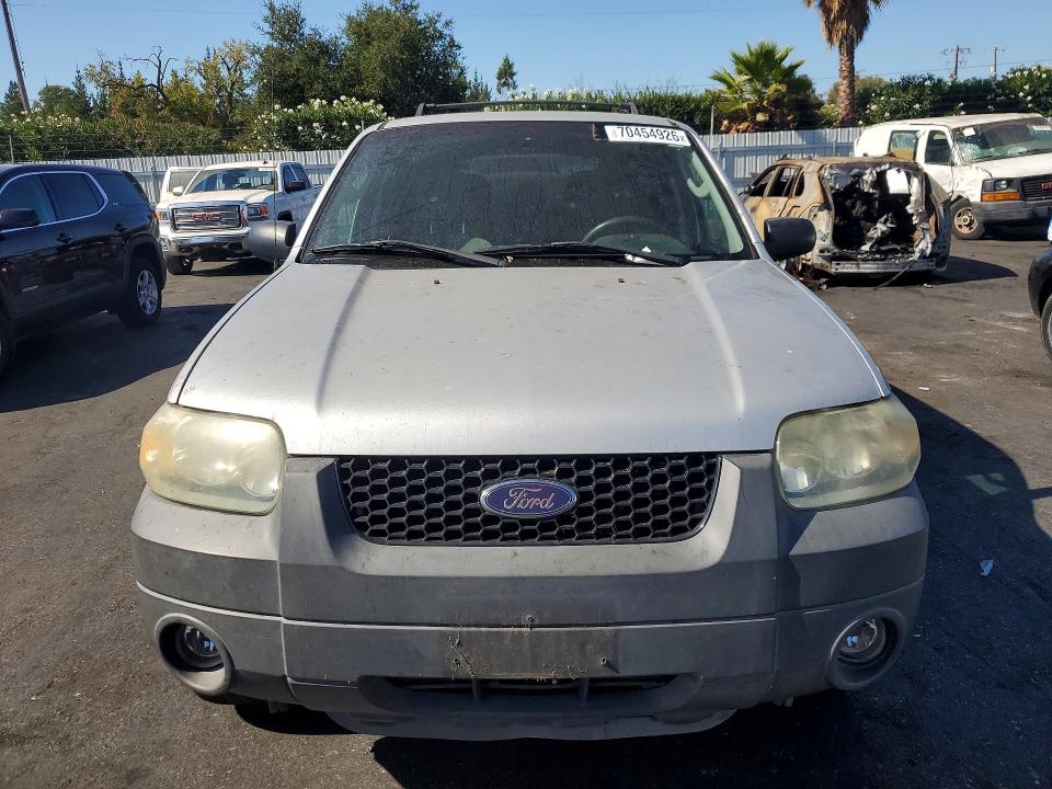 Снимка 5 от търг – 2005 FORD ESCAPE с VIN 1FMCU03155KC23034