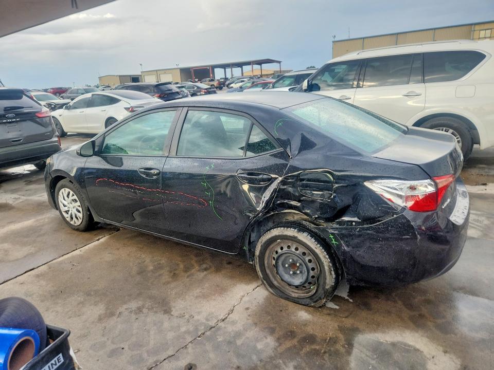 Снимка 2 от търг – 2018 TOYOTA COROLLA с VIN 5YFBURHEXJP756217