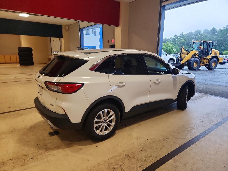 Photo 3 from auction – 2020 FORD ESCAPE with VIN 1FMCU9G61LUA89120