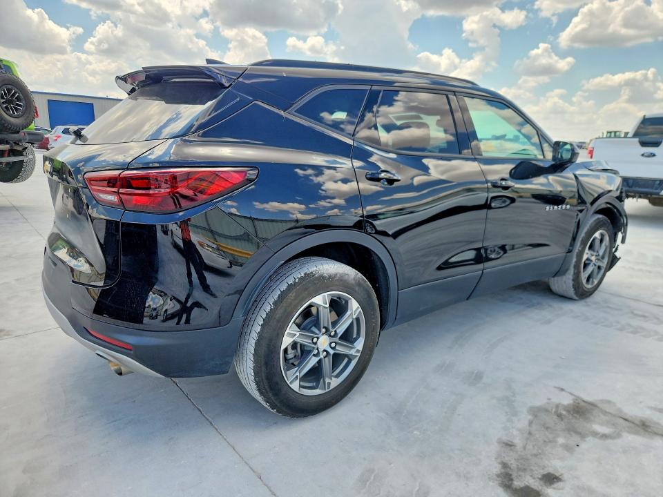 Photo 3 from auction – 2023 CHEVROLET BLAZER with VIN 3GNKBCR49PS226753