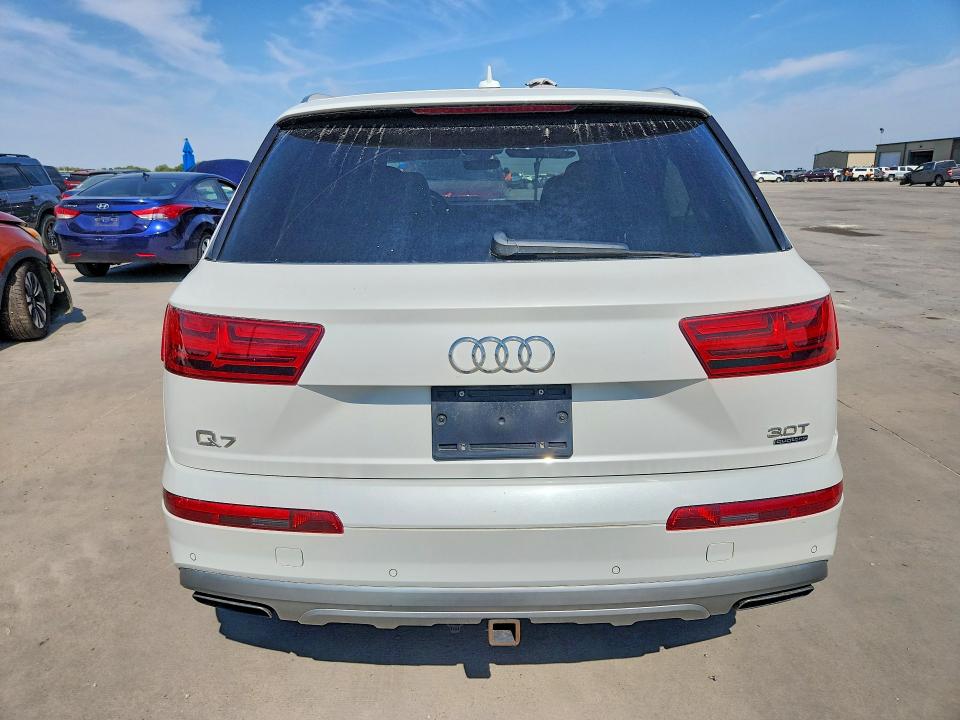 Foto 6 de la subasta – 2017 AUDI Q7 con VIN WA1VAAF78HD048017