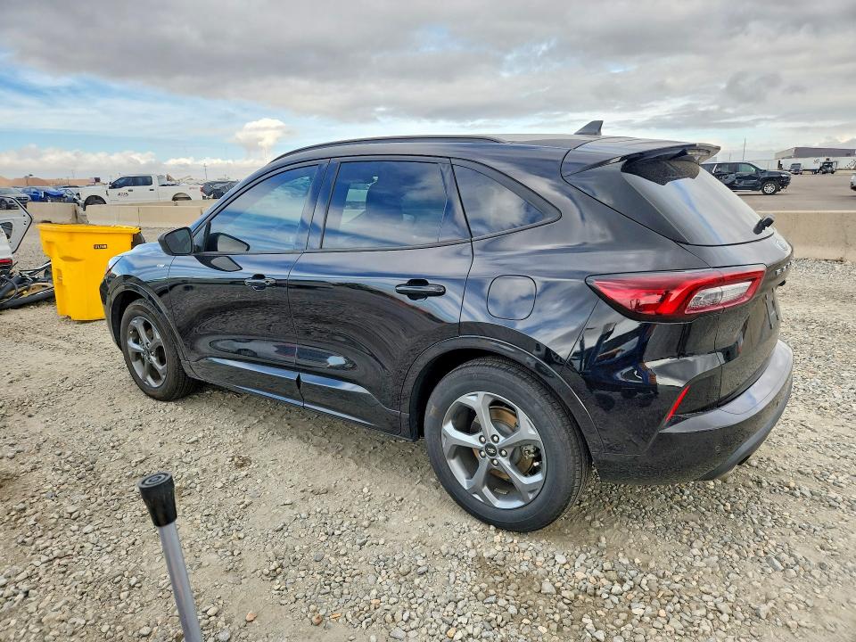 Снимка 2 от търг – 2023 FORD ESCAPE с VIN 1FMCU0MNXPUA74404