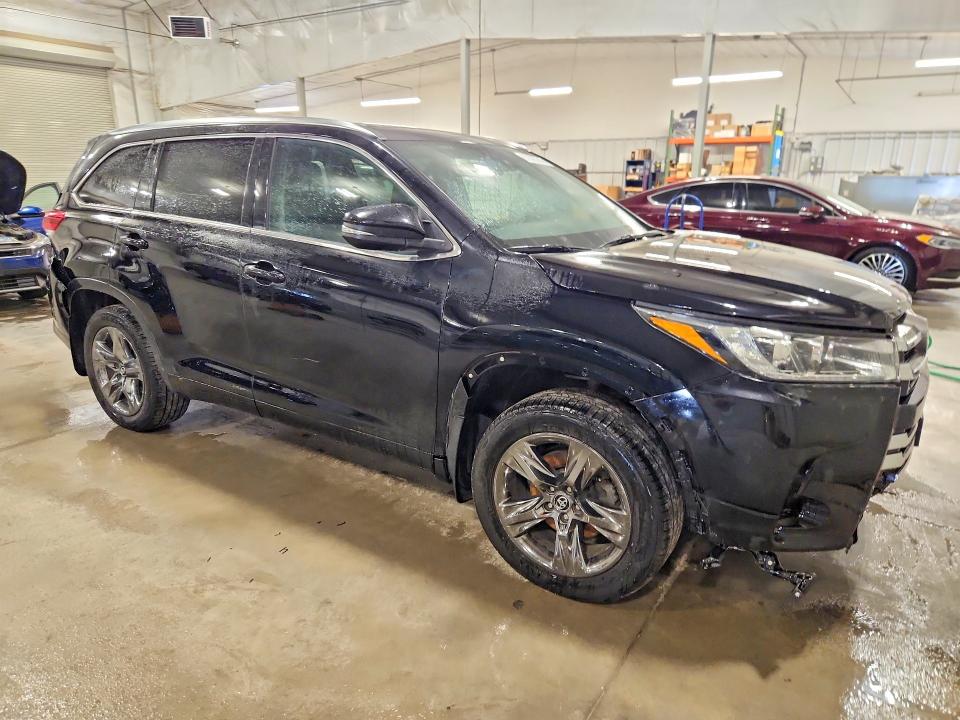 Photo 4 from auction – 2017 TOYOTA HIGHLANDER with VIN 5TDDZRFH5HS356638