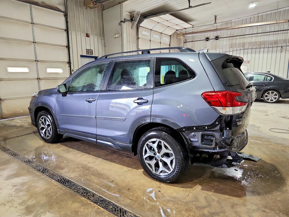 Фото 2 с аукциона – 2021 SUBARU FORESTER с VIN JF2SKAJC8MH513295