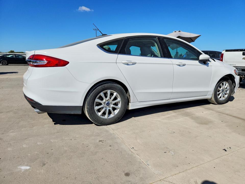 Photo 3 from auction – 2017 FORD FUSION with VIN 3FA6P0G73HR178902