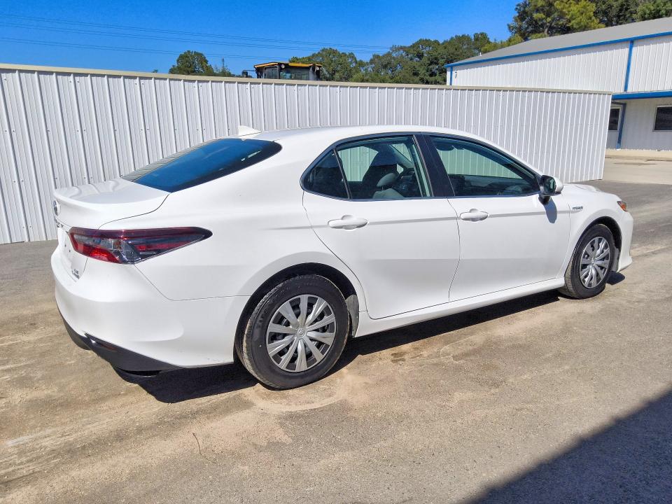 Photo 3 from auction – 2021 TOYOTA CAMRY with VIN 4T1C31AK3MU566058