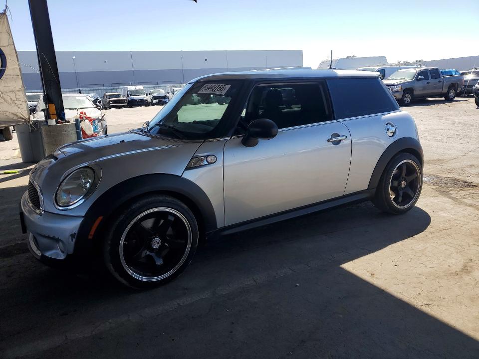 MINI COOPER 2008 مع رقم تعريف المركبة WMWMF73518TV36852 - صورة من المزاد