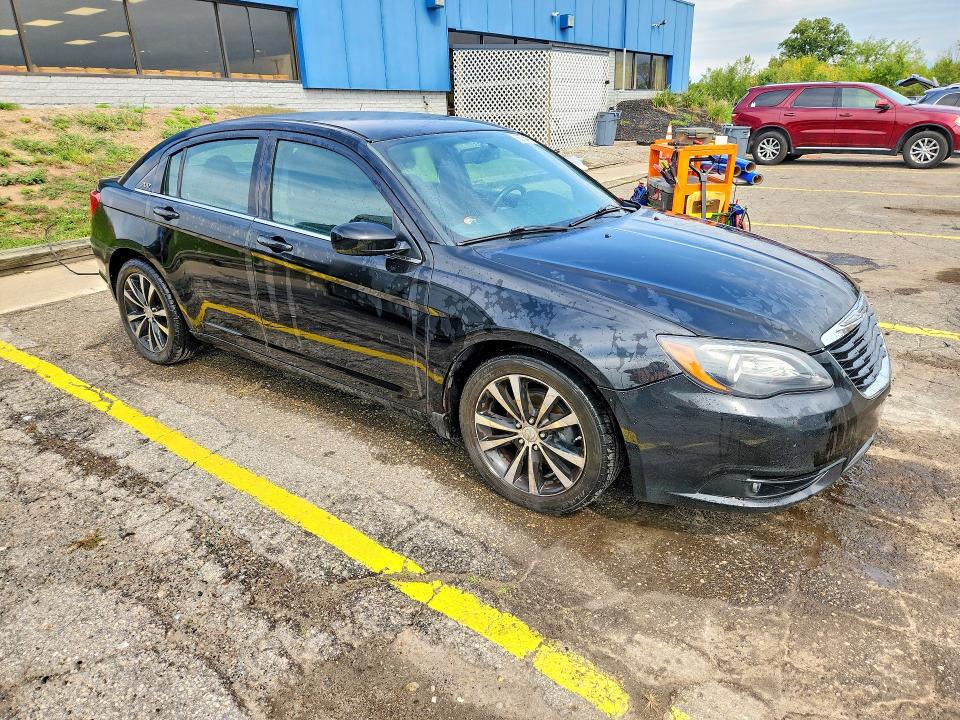 Photo 4 from auction – 2014 CHRYSLER 200 with VIN 1C3CCBBG9EN193127