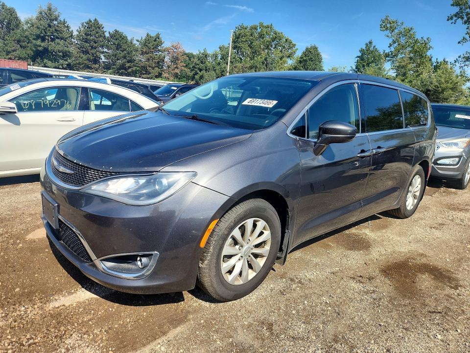 CHRYSLER PACIFICA 2018 with VIN 2C4RC1FG0JR101801 - Photo from auction