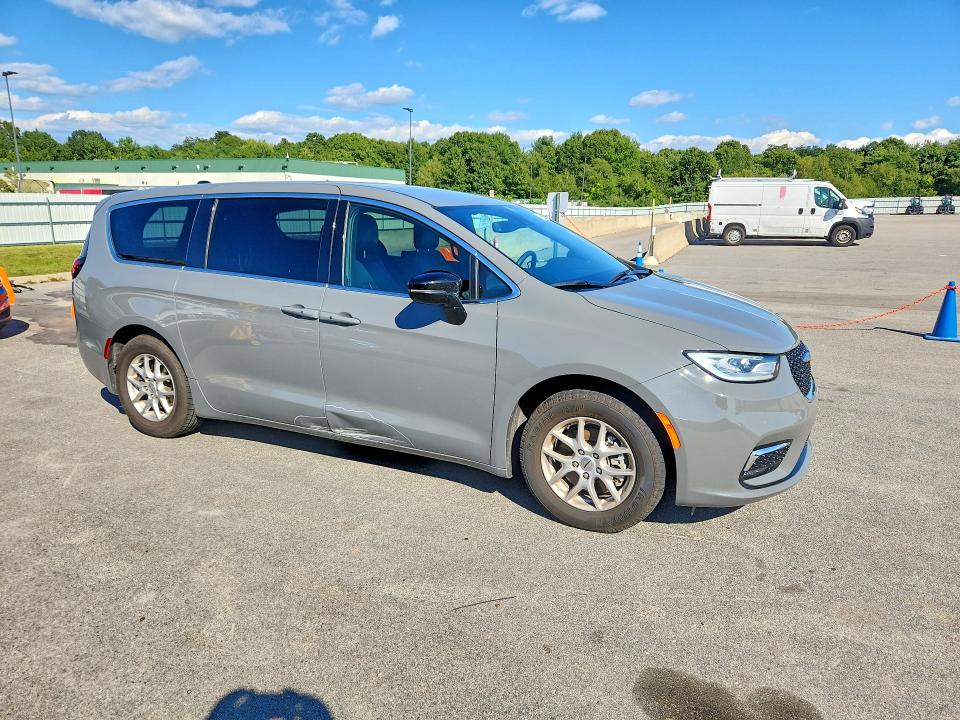 Photo 4 from auction – 2025 CHRYSLER PACIFICA with VIN 2C4RC1BG6SR532327