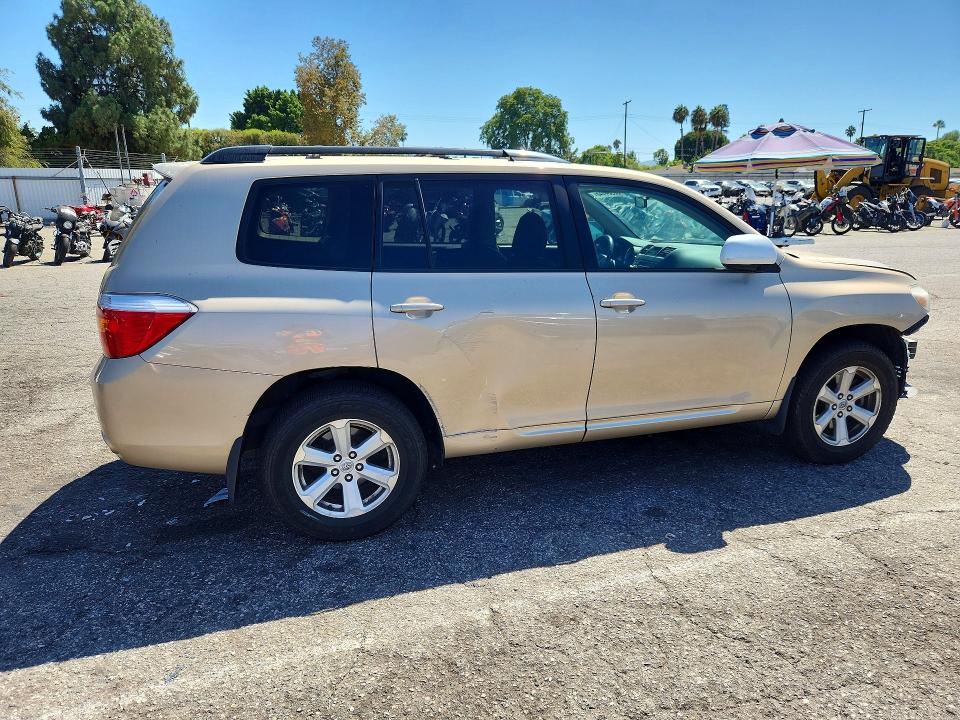Photo 3 from auction – 2010 TOYOTA HIGHLANDER with VIN 5TDKK3EH2AS014161