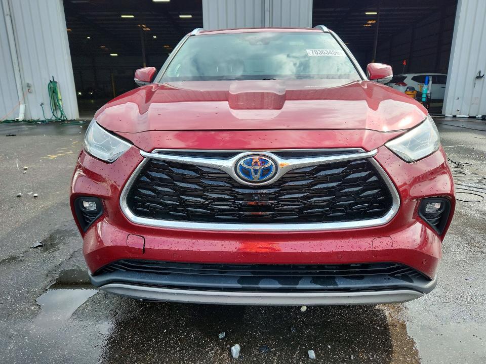 Photo 5 from auction – 2022 TOYOTA HIGHLANDER with VIN 5TDFARAHXNS012645