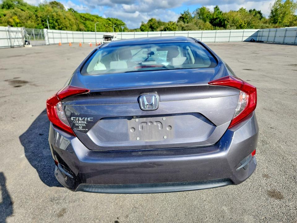 Снимка 6 от търг – 2018 HONDA CIVIC с VIN 2HGFC2F58JH512992