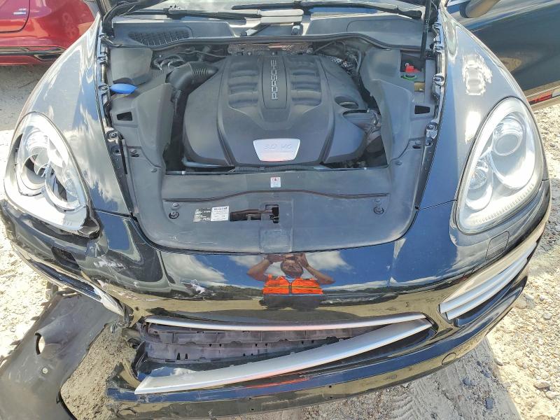 Снимка 12 от търг – 2014 PORSCHE CAYENNE с VIN WP1AF2A23ELA44108