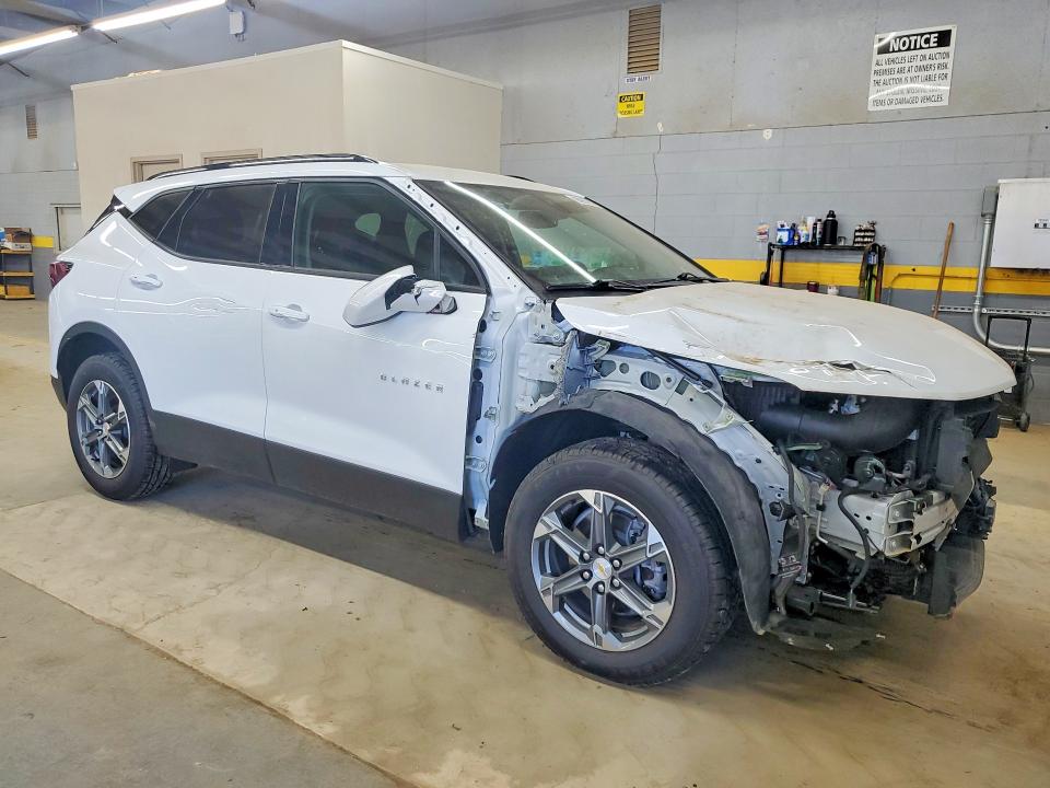 Photo 4 from auction – 2023 CHEVROLET BLAZER with VIN 3GNKBHR4XPS196661