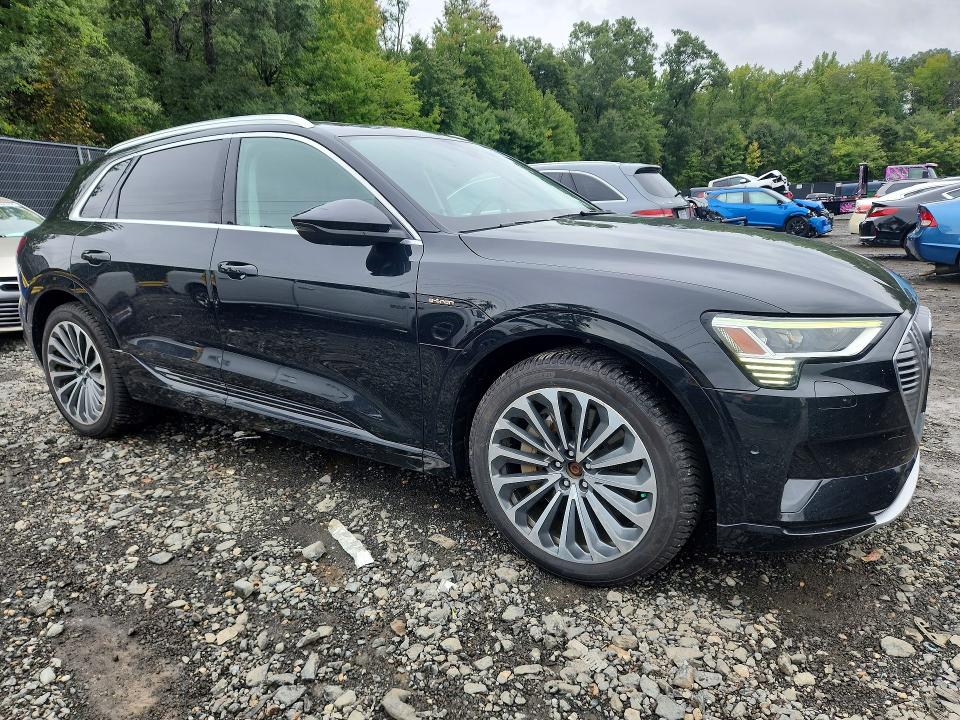 Фото 4 с аукциона – 2019 AUDI E-TRON с VIN WA1VAAGE9KB025085