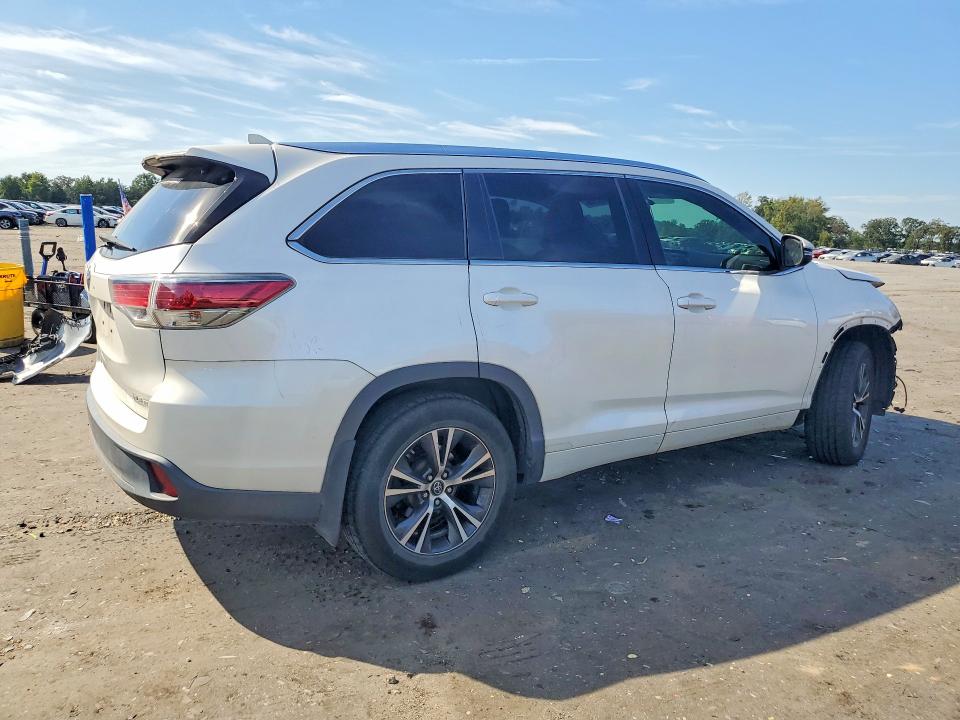 Foto 3 de la subasta – 2016 TOYOTA HIGHLANDER con VIN 5TDJKRFH6GS332953