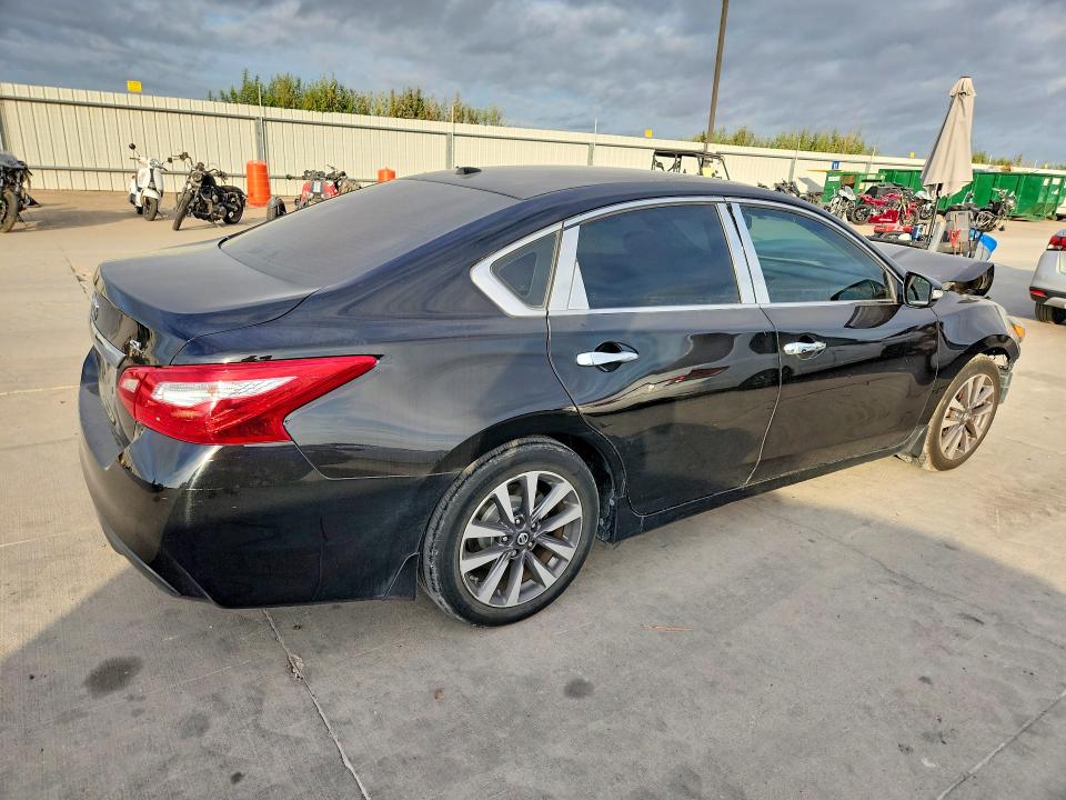 Photo 3 from auction – 2017 NISSAN ALTIMA with VIN 1N4AL3AP4HC250432