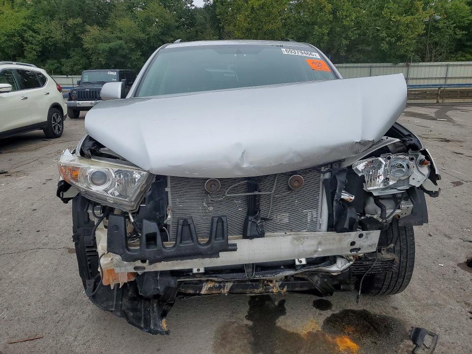 Снимка 5 от търг – 2013 TOYOTA HIGHLANDER с VIN 5TDBK3EH6DS224010