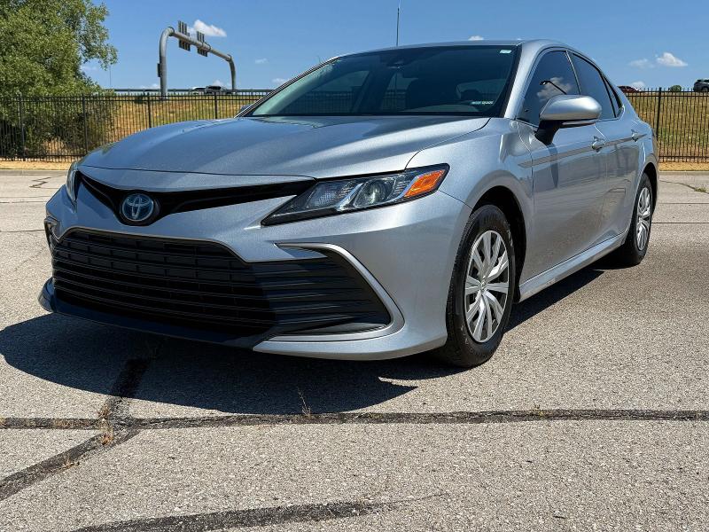 Photo 2 from auction – 2022 TOYOTA CAMRY with VIN 4T1C31AK3NU574100