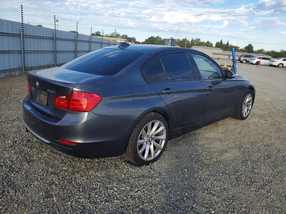 صورة رقم 3 من المزاد - 2012 BMW 328 مع VIN WBA3A5C54CF341947