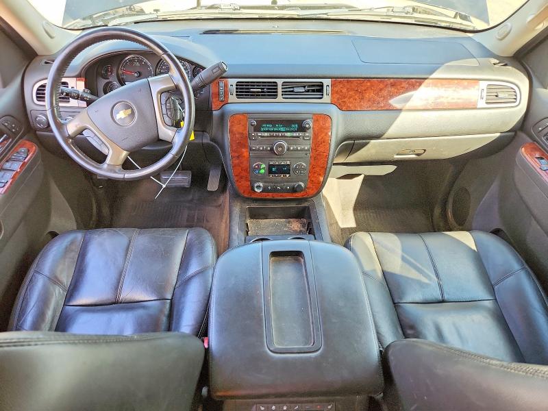Photo 8 from auction – 2011 CHEVROLET SUBURBAN with VIN 1GNSKJE38BR304047