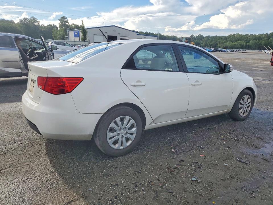Zdjęcie 3 z aukcji – 2010 KIA FORTE z VIN KNAFU4A20A5824085