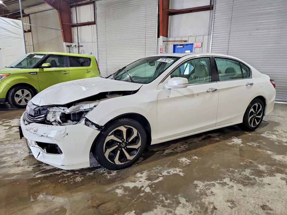 HONDA ACCORD 2016 с VIN 1HGCR2F82GA029176 - Снимка от търг