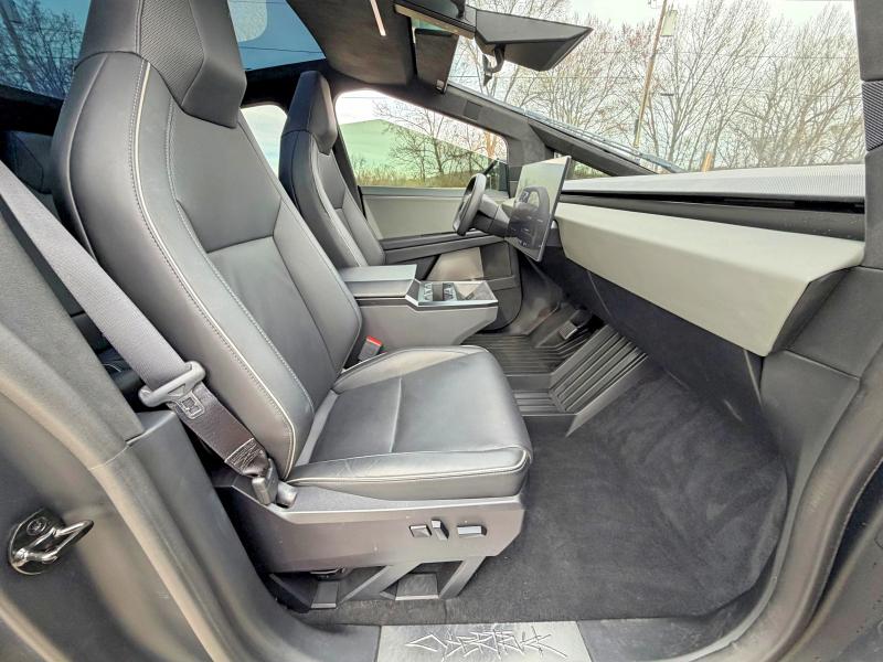 Photo 7 from auction – 2024 TESLA CYBERTRUCK with VIN 7G2CEHEE3RA048554