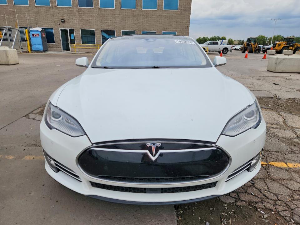Фото 5 с аукциона – 2015 TESLA MODEL S с VIN 5YJSA1S23FF091544