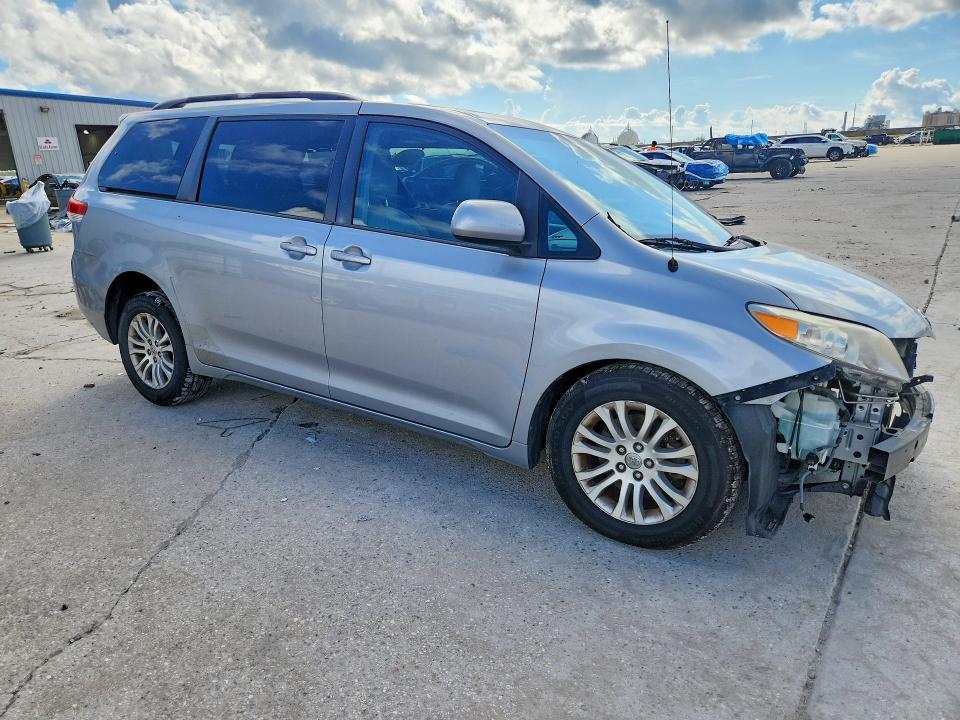 Photo 4 from auction – 2014 TOYOTA SIENNA with VIN 5TDYK3DCXES457308