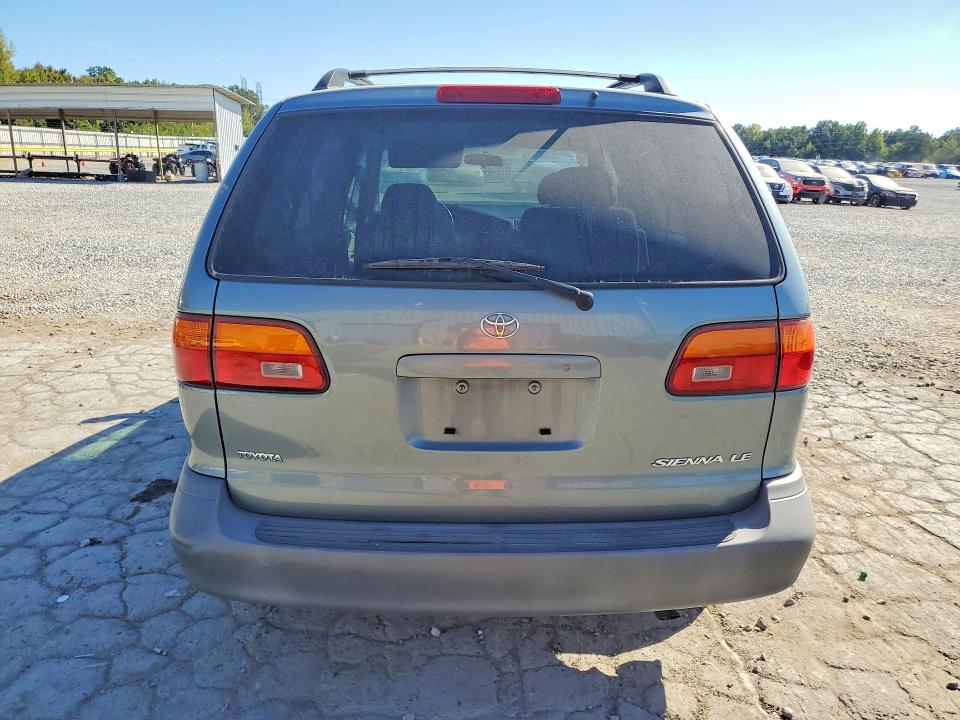 Photo 6 from auction – 2000 TOYOTA SIENNA with VIN 4T3ZF13C2YU282960