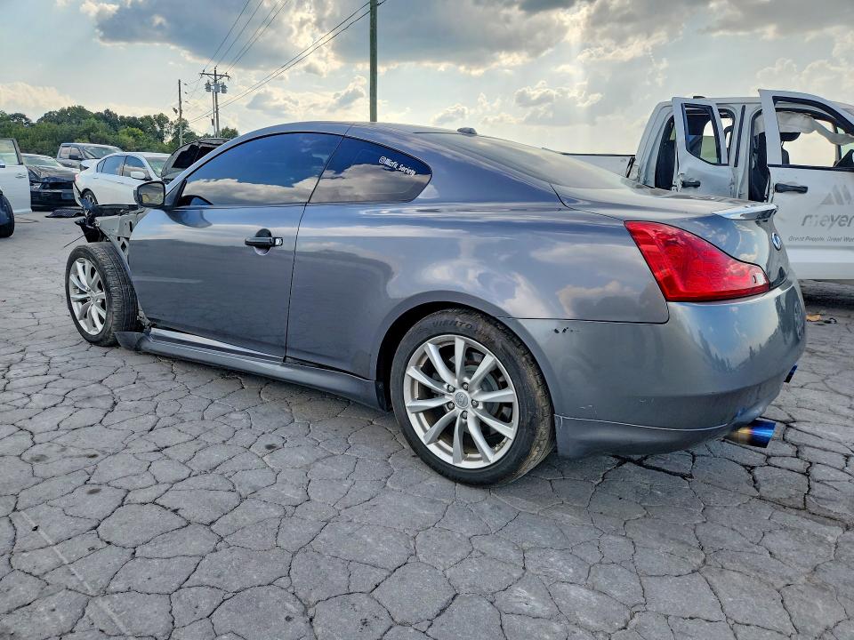 Снимка 2 от търг – 2015 INFINITI Q60 COUPE с VIN JN1CV6EK8FM870627