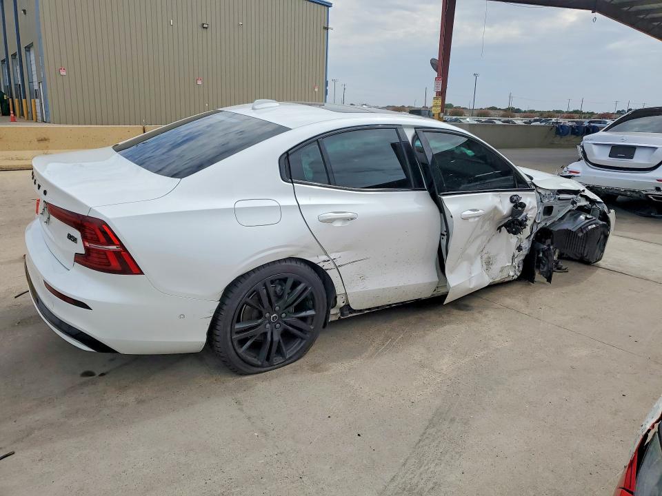Foto 3 de la subasta – 2024 VOLVO S60 con VIN 7JRL12TH7RG284773
