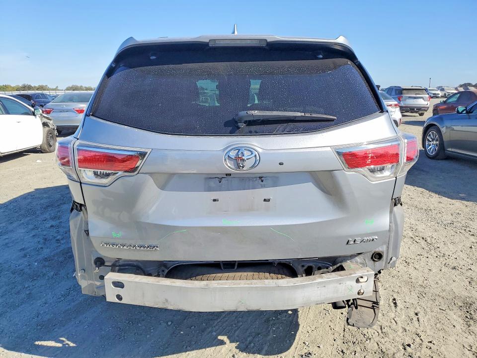 Photo 6 from auction – 2014 TOYOTA HIGHLANDER with VIN 5TDBKRFH5ES030653