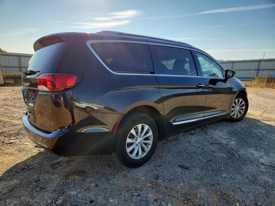 Photo 3 from auction – 2018 CHRYSLER PACIFICA with VIN 2C4RC1BG9JR351625
