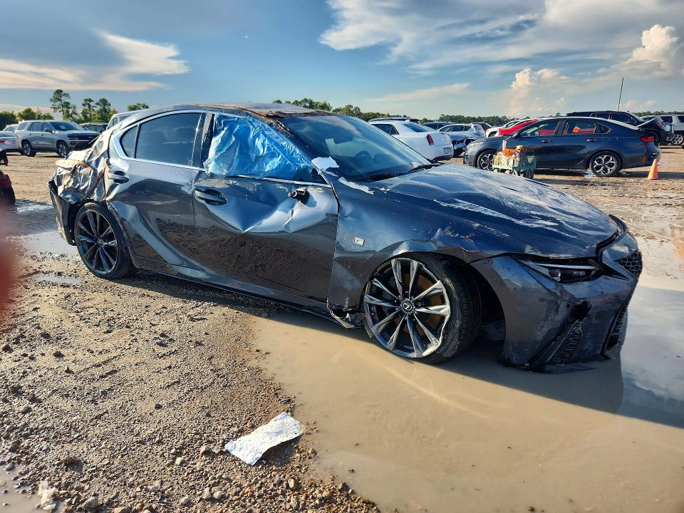 Photo 4 from auction – 2021 LEXUS IS with VIN JTHGZ1B26M5040521