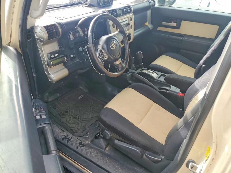 Photo 8 from auction – 2010 TOYOTA FJ CRUISER with VIN JTEBU4BF2AK071708