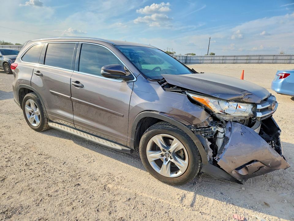 Photo 4 from auction – 2017 TOYOTA HIGHLANDER with VIN 5TDYZRFH1HS228110