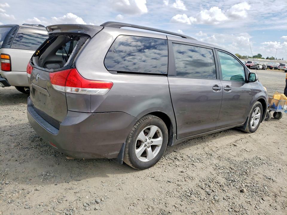 Снимка 3 от търг – 2012 TOYOTA SIENNA с VIN 5TDKK3DC5CS184037